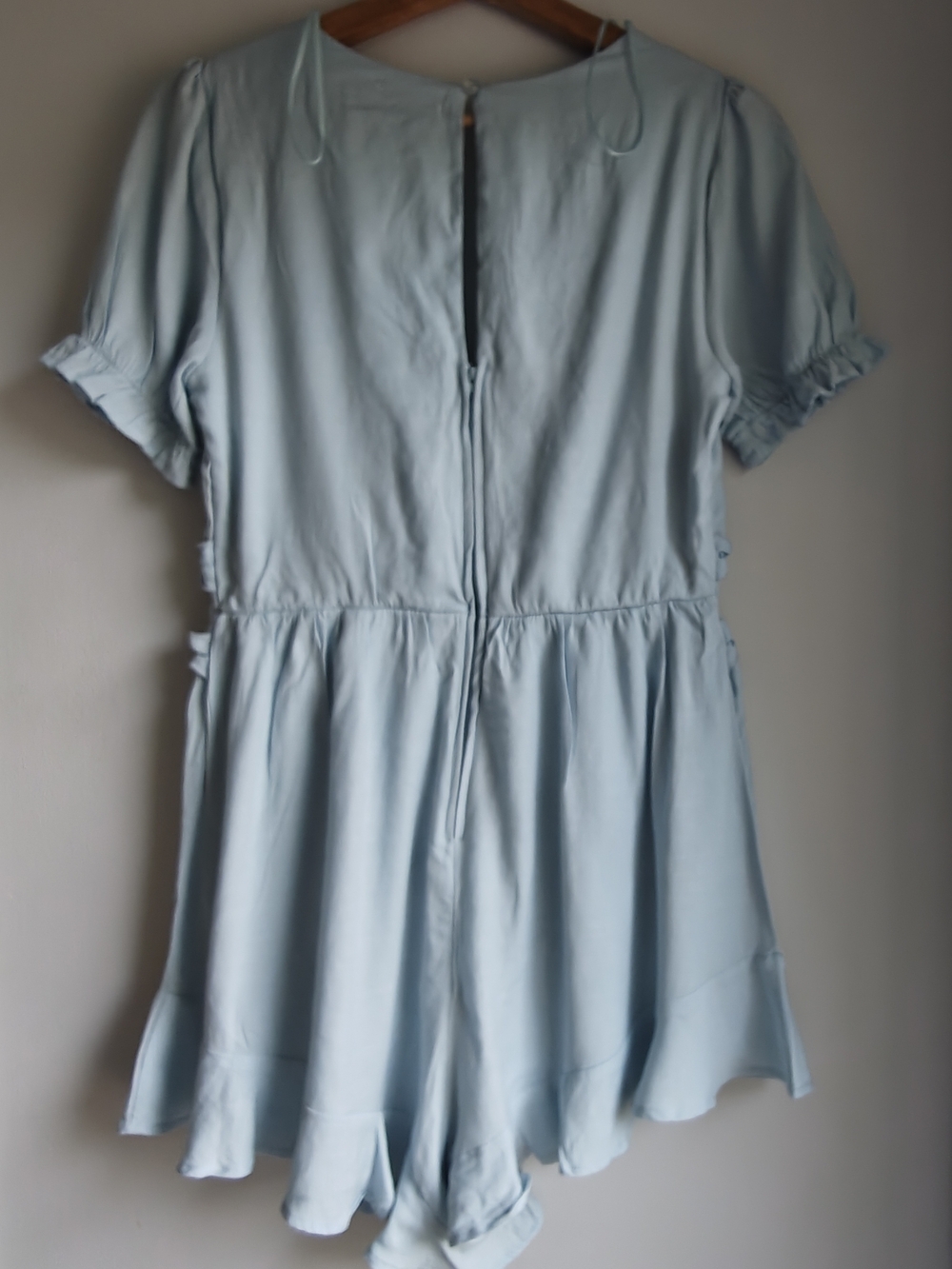 Francesca Mi Ami Light Blue Ruffled V-Neck Women’s Romper Shorts Size M - Picture 9 of 9